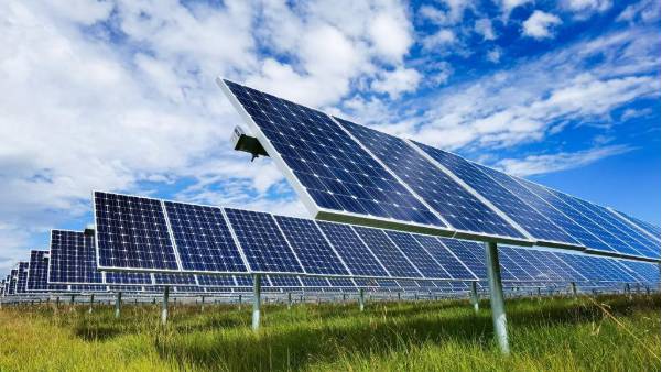 光伏地面電站全容量并網(wǎng) 130兆瓦“綠電”為隴原再添新翼