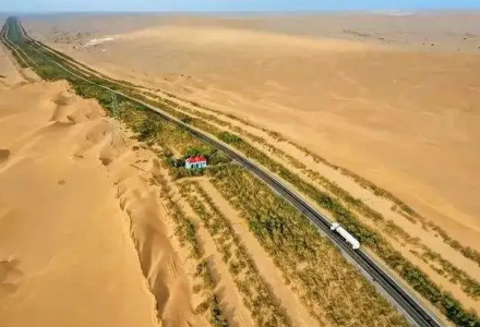 新疆塔里木沙漠公路新建86座光伏發(fā)電站全部投用