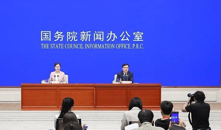 國家統計局：上半年新能源汽車、太陽能電池、移動通信基站設備產量同比分別增長111.2%、31.8%、19.8%