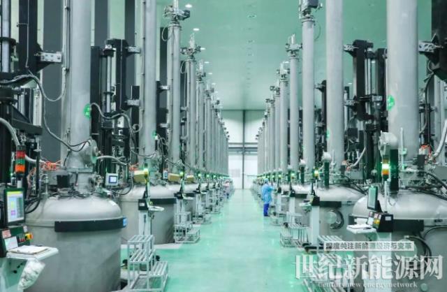 全球最大規模N型拉棒切方 晶科能源青海年產20GW項目點火