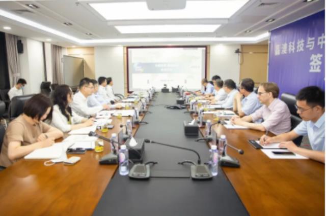 晶澳科技與中國信保簽署全面戰(zhàn)略合作協(xié)議