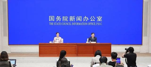 國家統計局：上半年新能源汽車、太陽能電池、移動通信基站設備產量同比分別增長111.2%、31.8%、19.8%