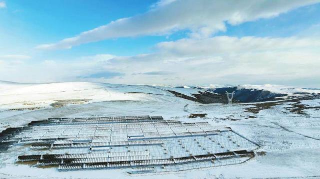 在全球最大、海拔最高的水光互補電站 上千名建設者戰低溫斗冰雪