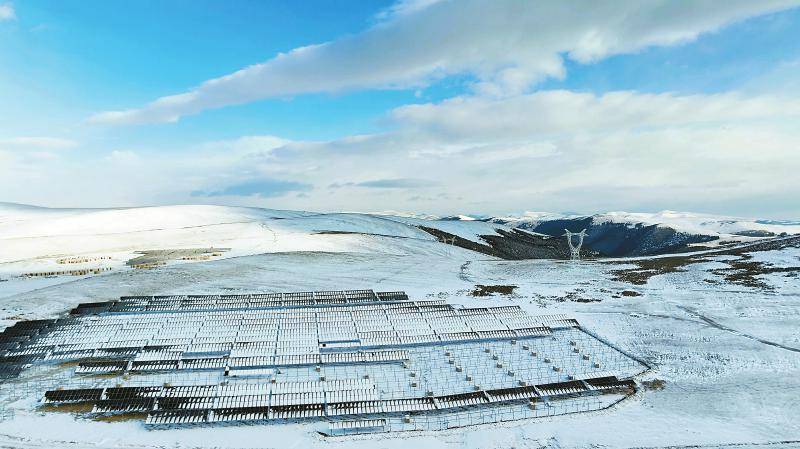 在全球最大、海拔最高的水光互補電站 上千名建設者戰低溫斗冰雪