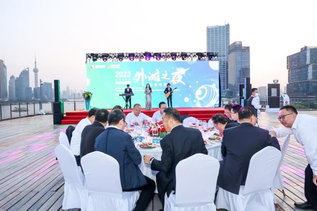 中國電力企業(yè)聯(lián)合會(huì)劉開俊、原大唐電力董事長陳進(jìn)行蒞臨遠(yuǎn)鵬“鯤鵬”“麒麟”新品發(fā)布會(huì)