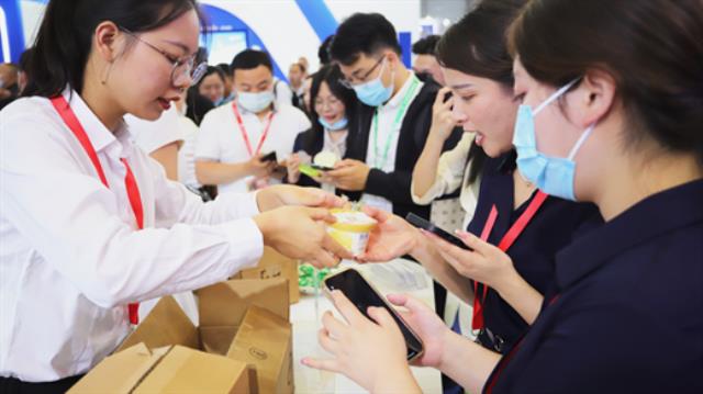 盛雄激光90W綠光皮秒BC電池大光斑刻蝕設備重磅發布