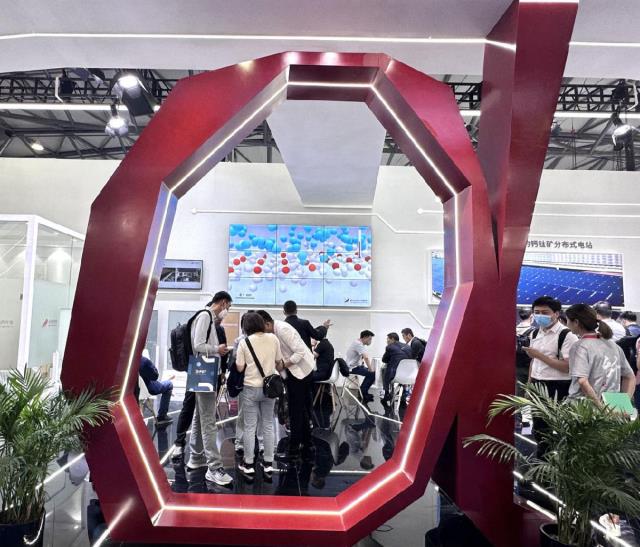 纖納攜鈣鈦礦α組件系列產(chǎn)品空降SNEC展會，雙向賦能2023鈣鈦礦商業(yè)化元年