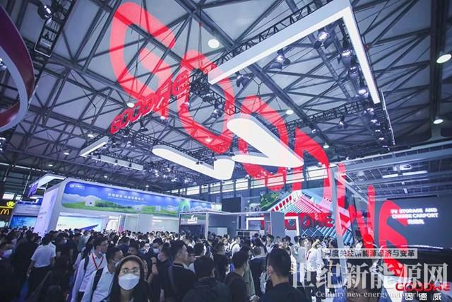 首秀走“紅”  固德威光電建筑生態(tài)系統(tǒng)亮相SNEC