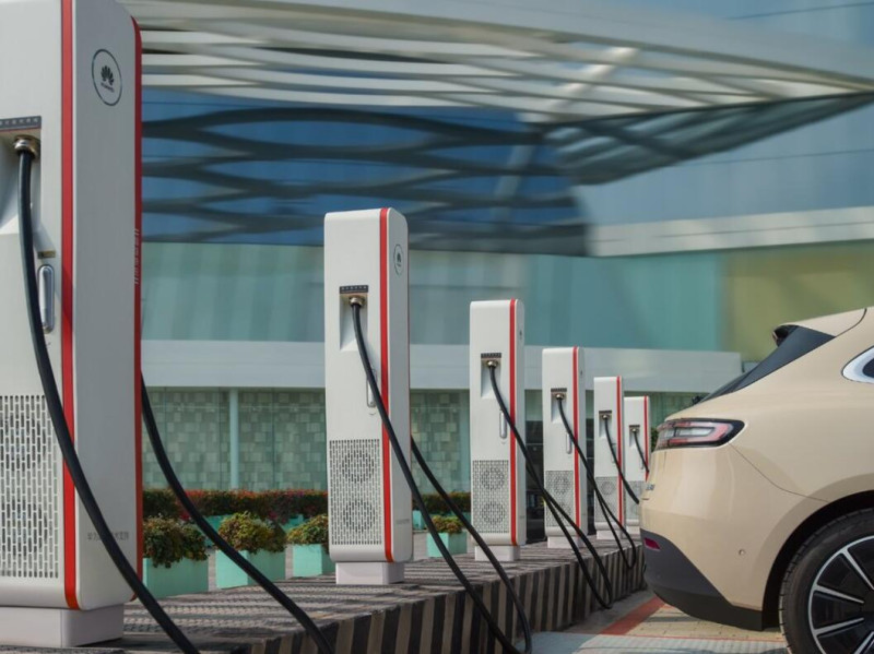 華為發布2025充電網絡產業十大趨勢
