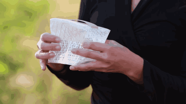高能 | 她用一盞折疊太陽能燈，解決了幾千萬人的照明問題