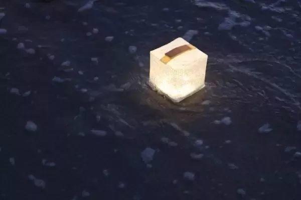 高能 | 她用一盞折疊太陽能燈，解決了幾千萬人的照明問題