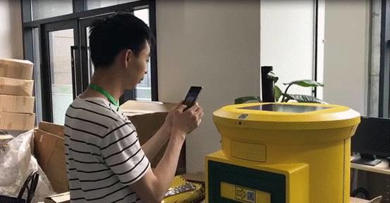 快遞小哥要失業？中郵推出太陽能供電“小黃筒”