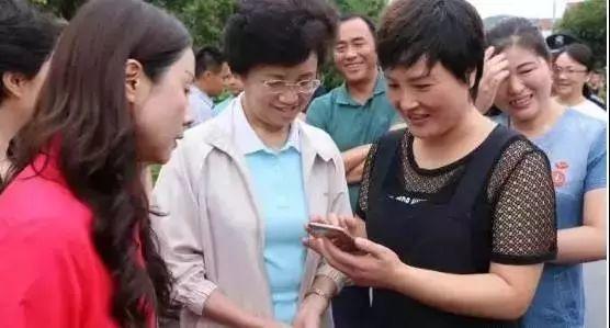 聽說現在的農民不用干活，靠屋頂就能掙錢？