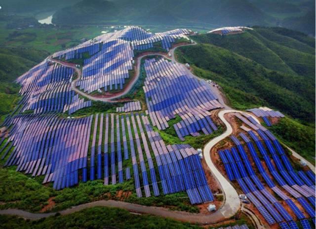 欣賞：耗資88億，綿延40公里的世界上最大光伏電站！