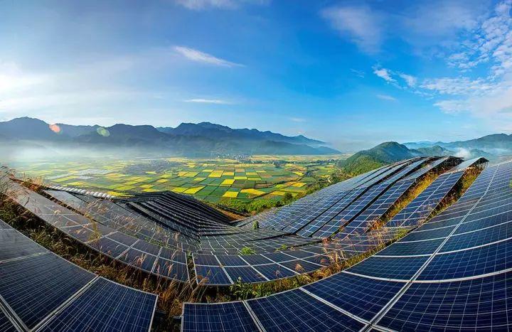 欣賞：耗資88億，綿延40公里的世界上最大光伏電站！