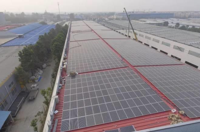 廠房屋頂上的扶貧電站 多方受益！