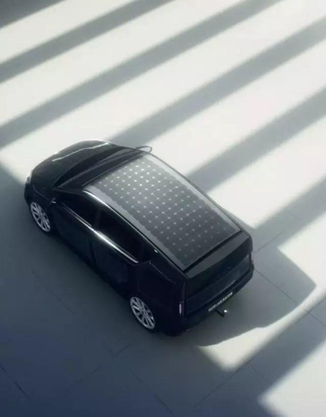 世界第一款量產的太陽能充電車，陽光充足可多走29公里！
