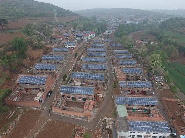 留守老人入股村級電站年入3000元，光伏扶貧讓貧困戶坐地生財(cái)！