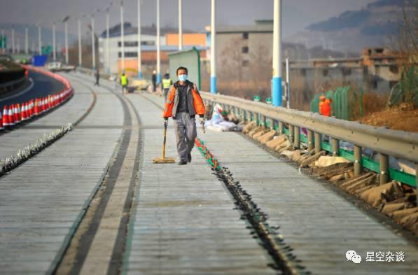全球首條光伏高速公路現身中國， 邊開車邊充電不再遙遠！