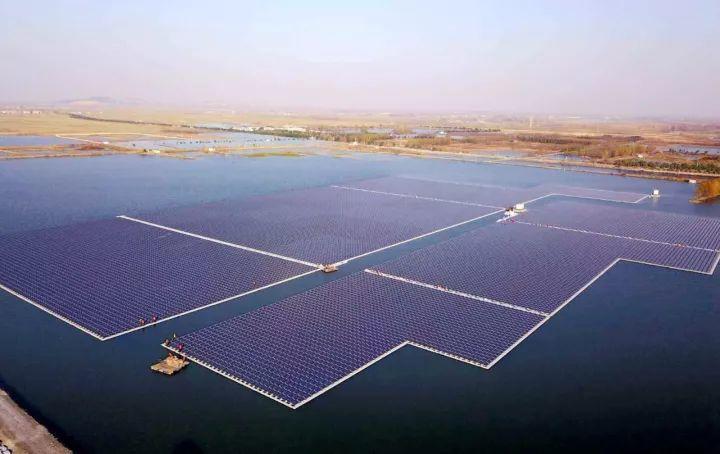 全球最大150MW水面漂浮光伏電站并網發電！（視頻+圖文）