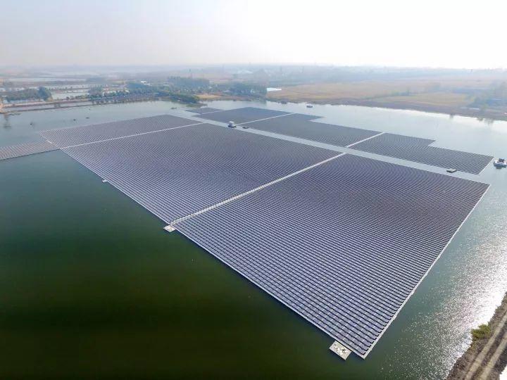 全球最大150MW水面漂浮光伏電站并網發電！（視頻+圖文）