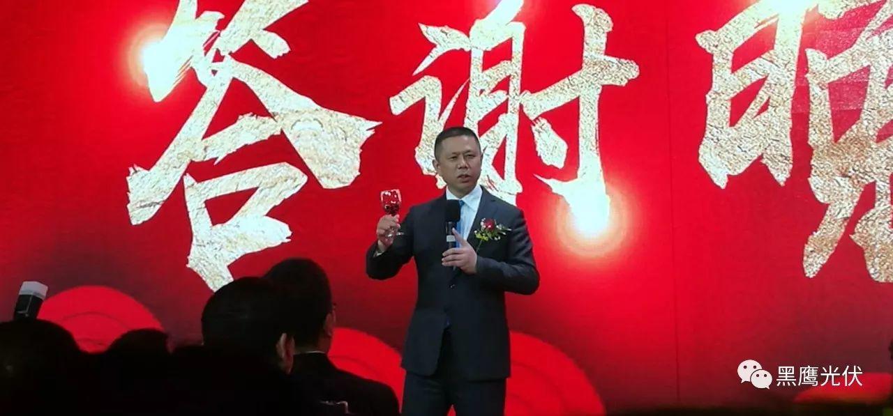 今夜，高紀凡舉起酒杯！