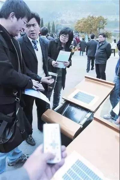 震驚！光伏無所不在，居然還有墓光互補！